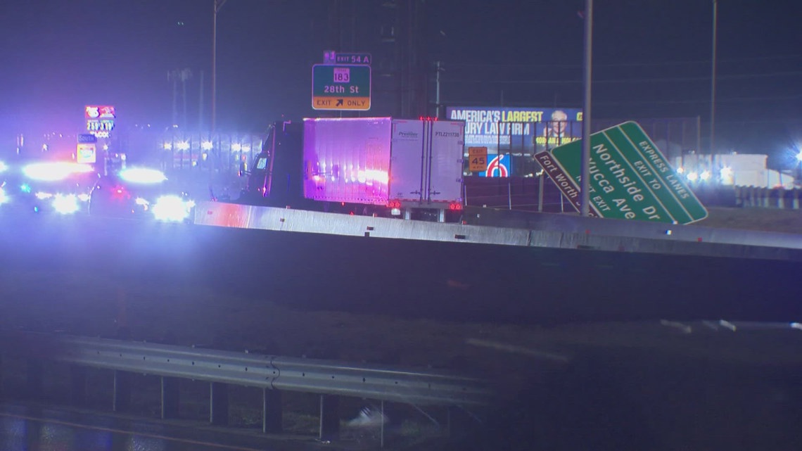 Wrong-way crash closes several lanes of I-35W in Fort Worth | wfaa.com