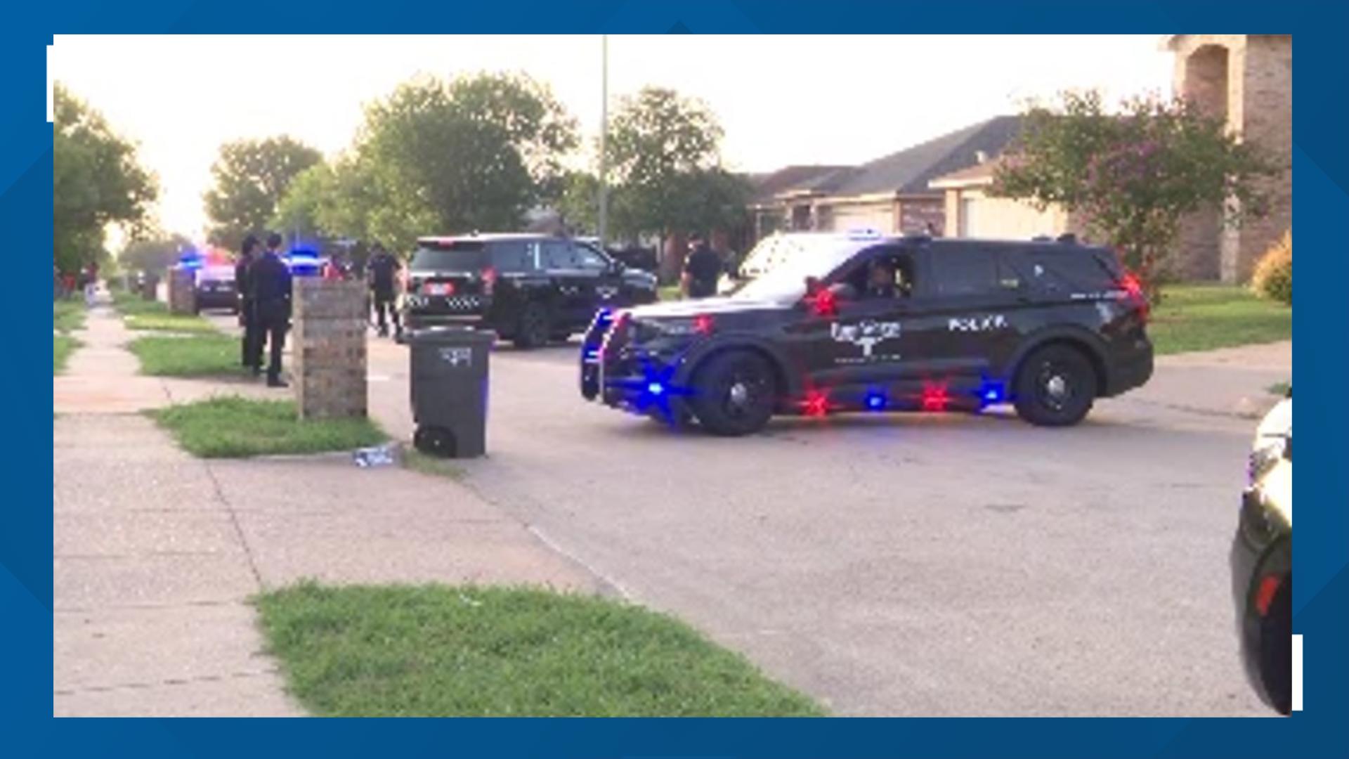 Coverage image for: Man suffers multiple gunshot wounds in far southwest Fort Worth shooting