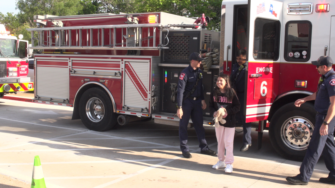 Severely burned in house fire, 4th grader returns to school to hero's welcome