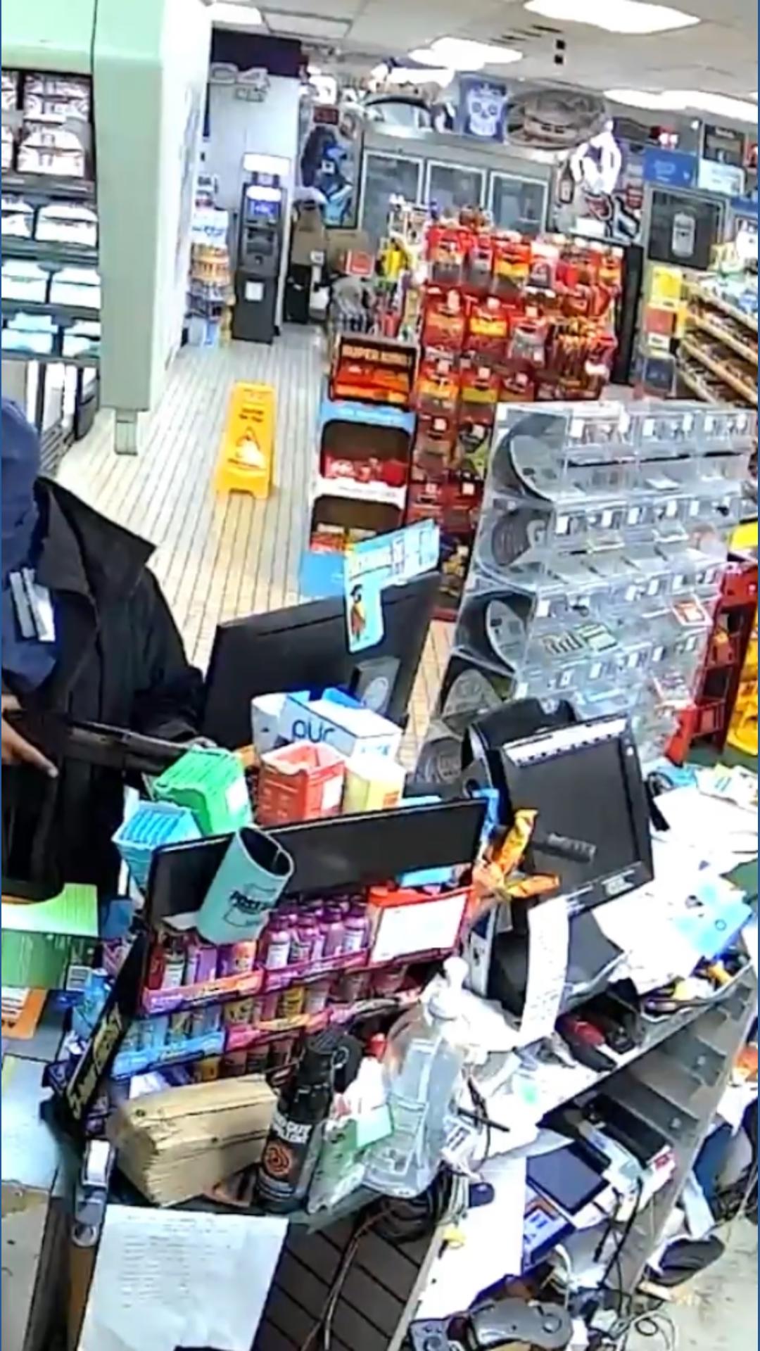 Fort Worth police seek armed robbery suspects | wfaa.com