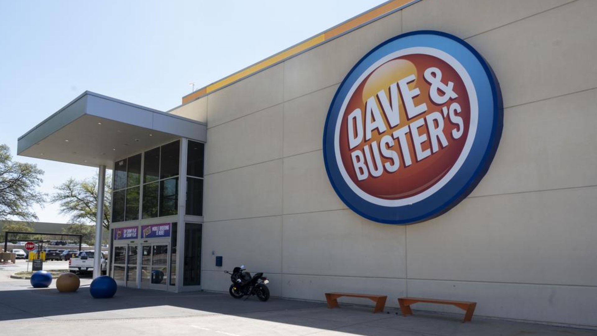 Coppell, Texas-based Dave & Buster's CEO Chris Morris resigns | wfaa.com - Is Dave And Busters Going Out Of Business