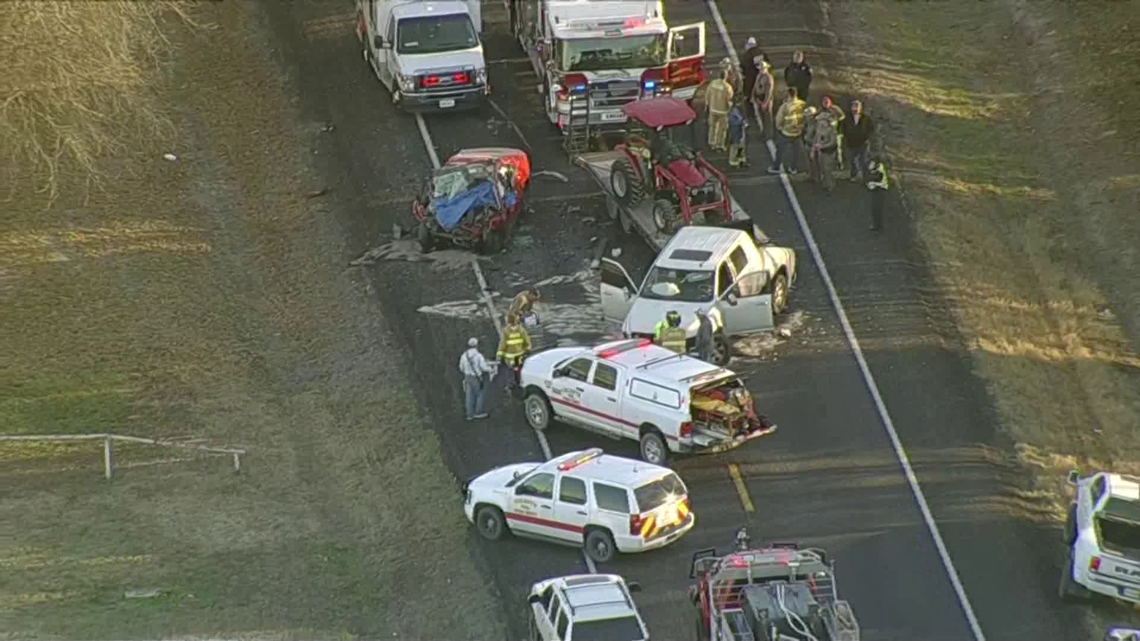 1 dead, 2 hospitalized in two-vehicle crash on North Texas highway ...