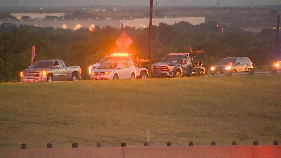 Tow truck driver killed by his own truck on I-35W | wfaa.com
