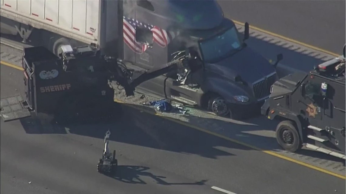 Swat Team Pulls Driver Out Of Big Rig After Chase Hours Long Standoff Houston 4778