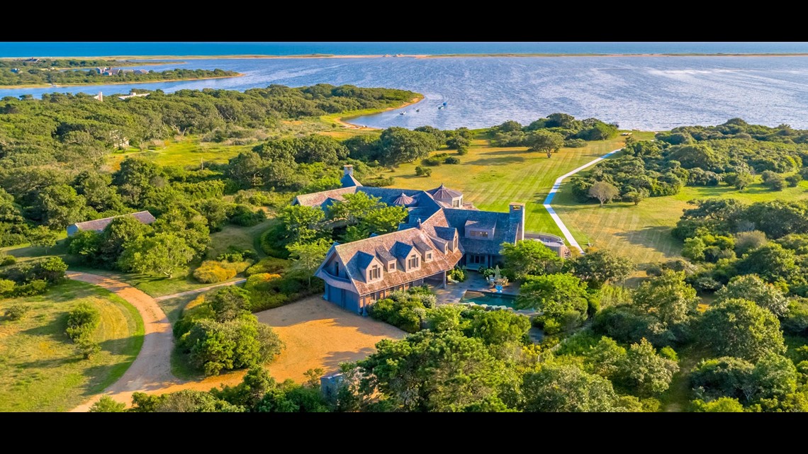 Photos Obamas buying massive Martha’s Vineyard island estate