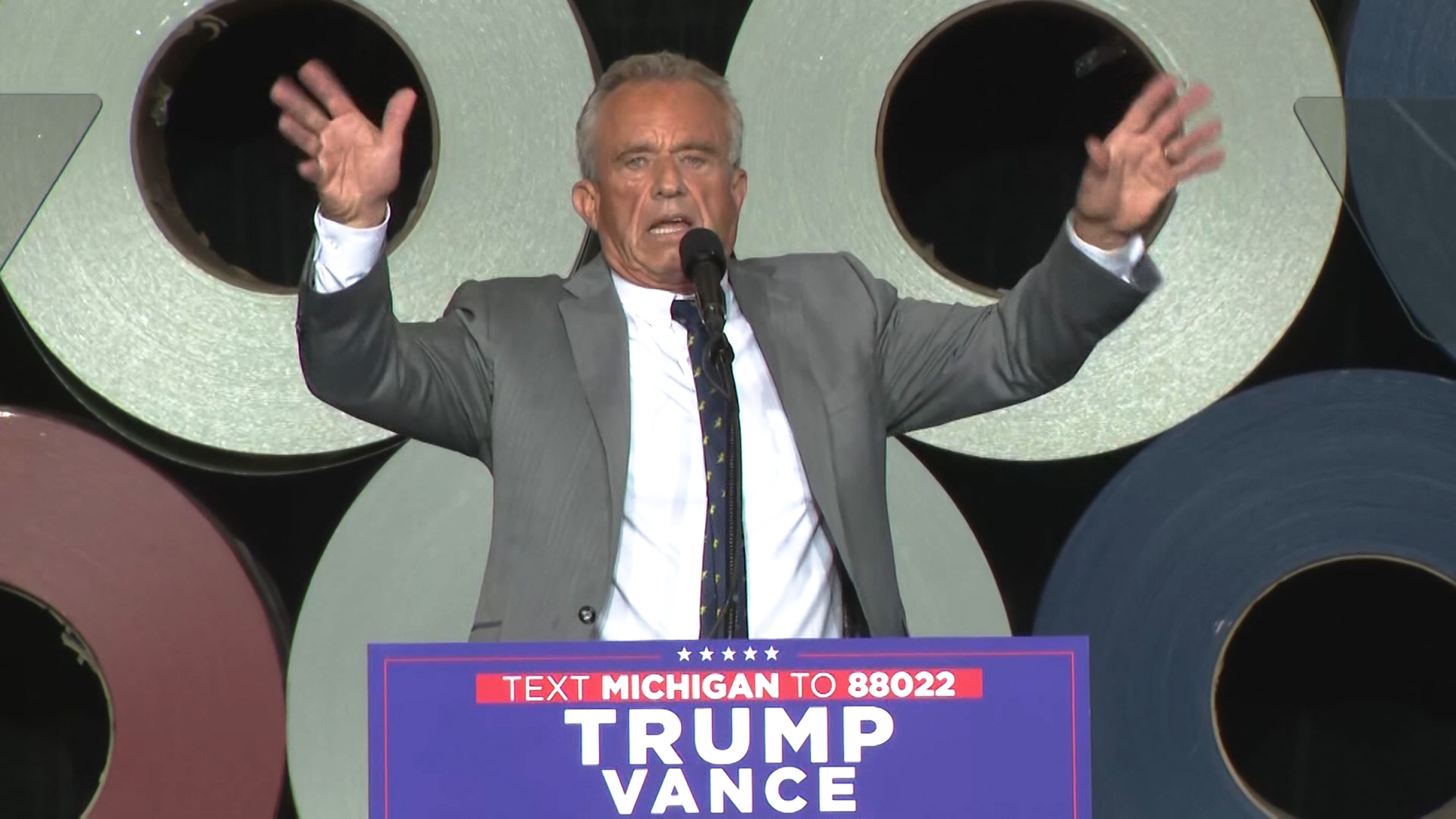 Robert F. Kennedy Jr. told people not to vote for him and to vote for Donald Trump while speaking in Michigan on September 27, 2024.