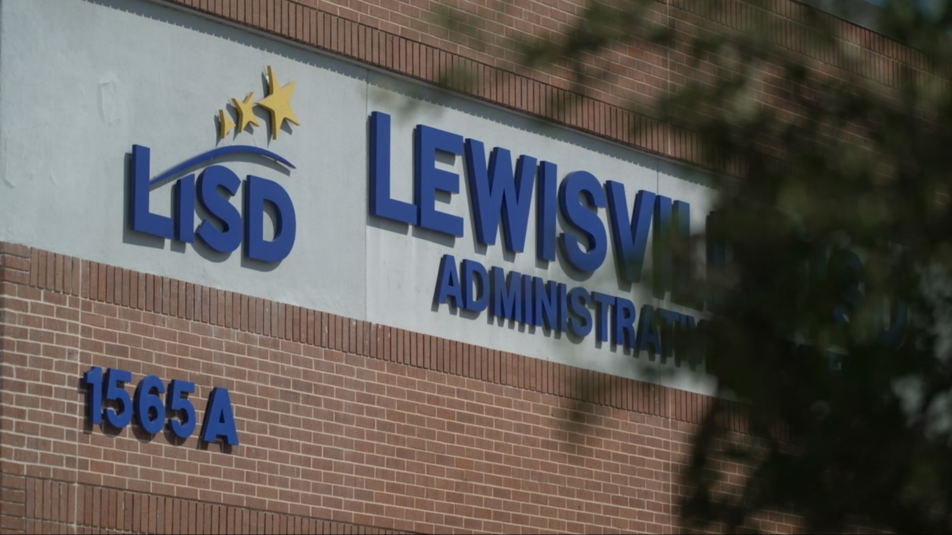 Lewisville ISD's board of trustees is discussing the possibility of closing 5 schools and redrawing boundaries.