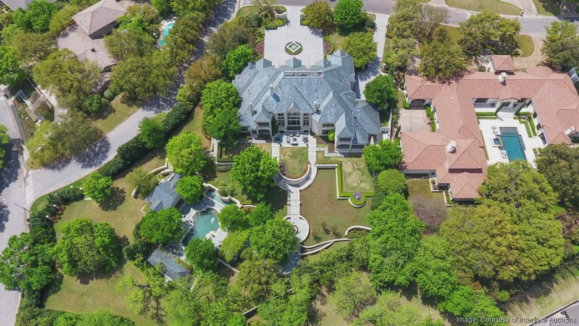 Len Roberts has led several companies, including Arby's, Shoney's, and RadioShack. Now, he's selling his 12,000-square-foot North Texas home.
