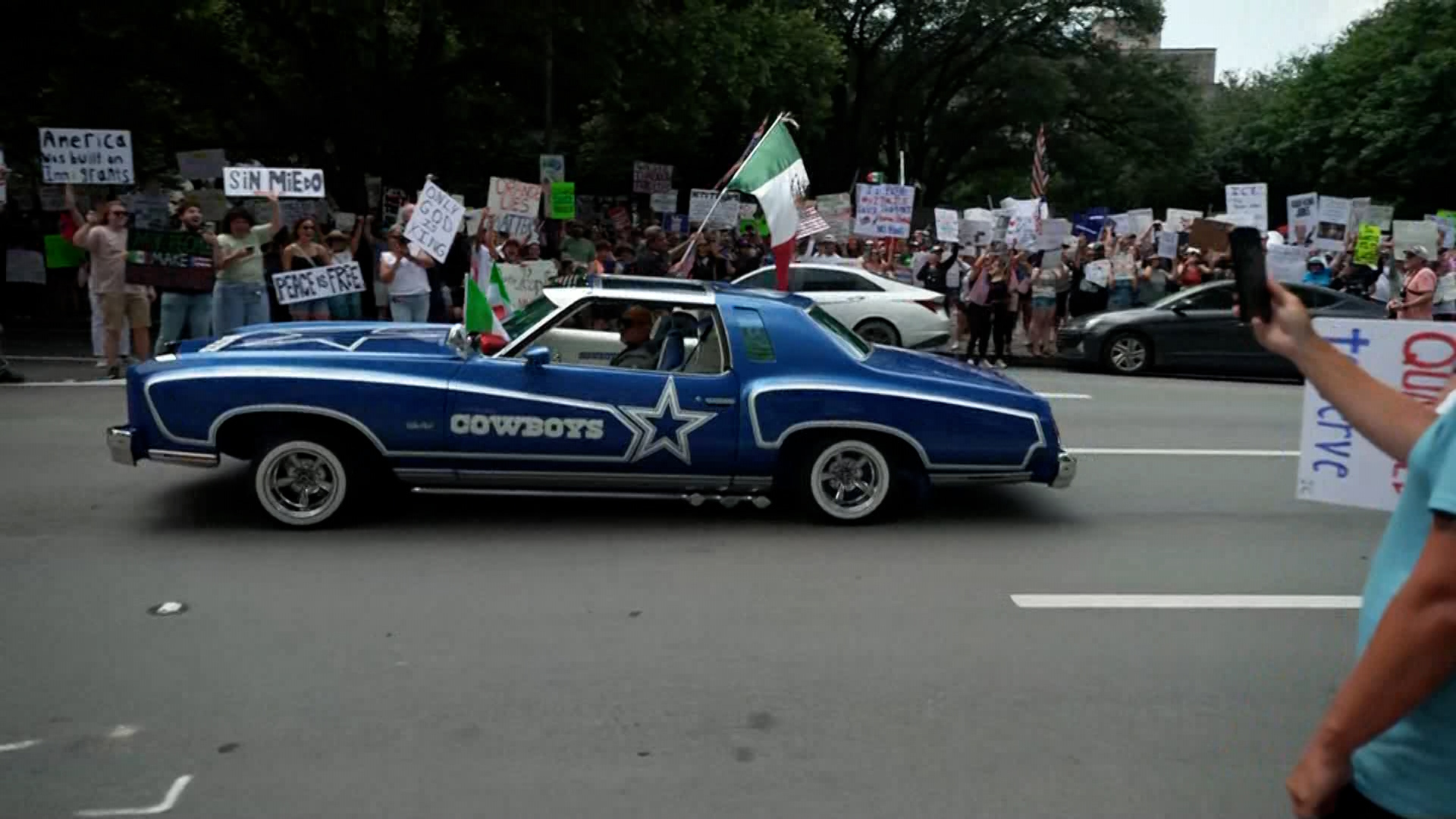 Fort Worth's "No Kings" protest had a Dallas Cowboys-themed car driving by.
