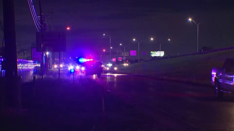 Man found dead in the southeast Dallas roadway, police say | wfaa.com