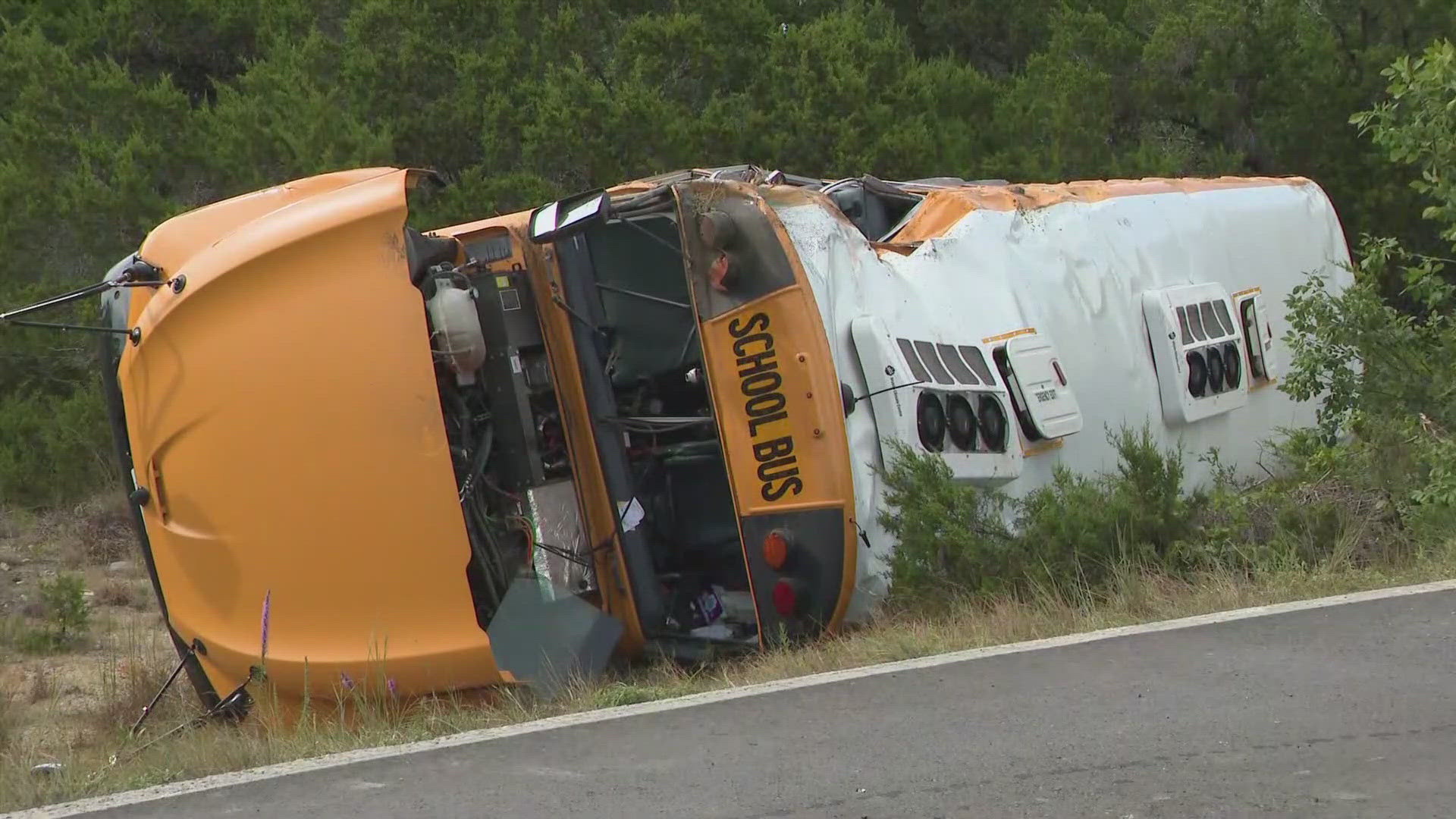 Multiple injuries reported after bus rollover crash in Travis County ...