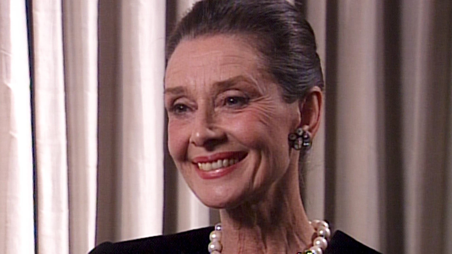 Legendary actress Audrey Hepburn sat down with WFAA for a 1-on-1 interview on March 1, 1991.