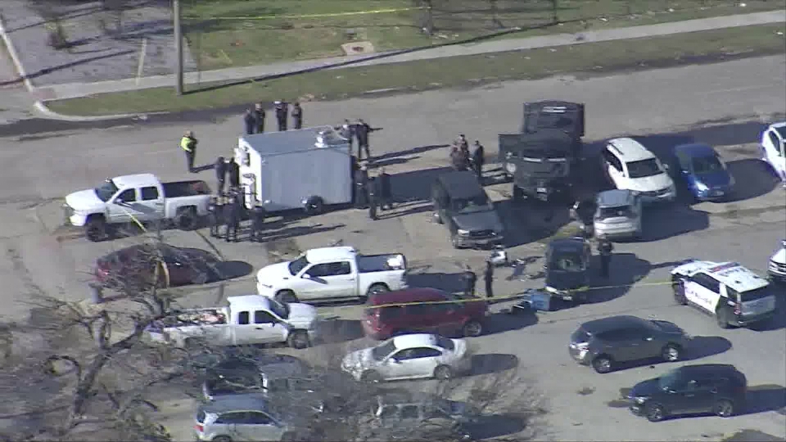 Man dead after South Dallas police chase ends in crash, police say ...