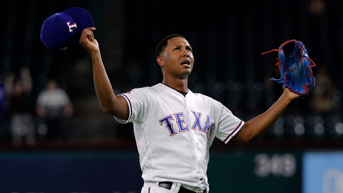 Rangers exercise option on reliever Jose Leclerc