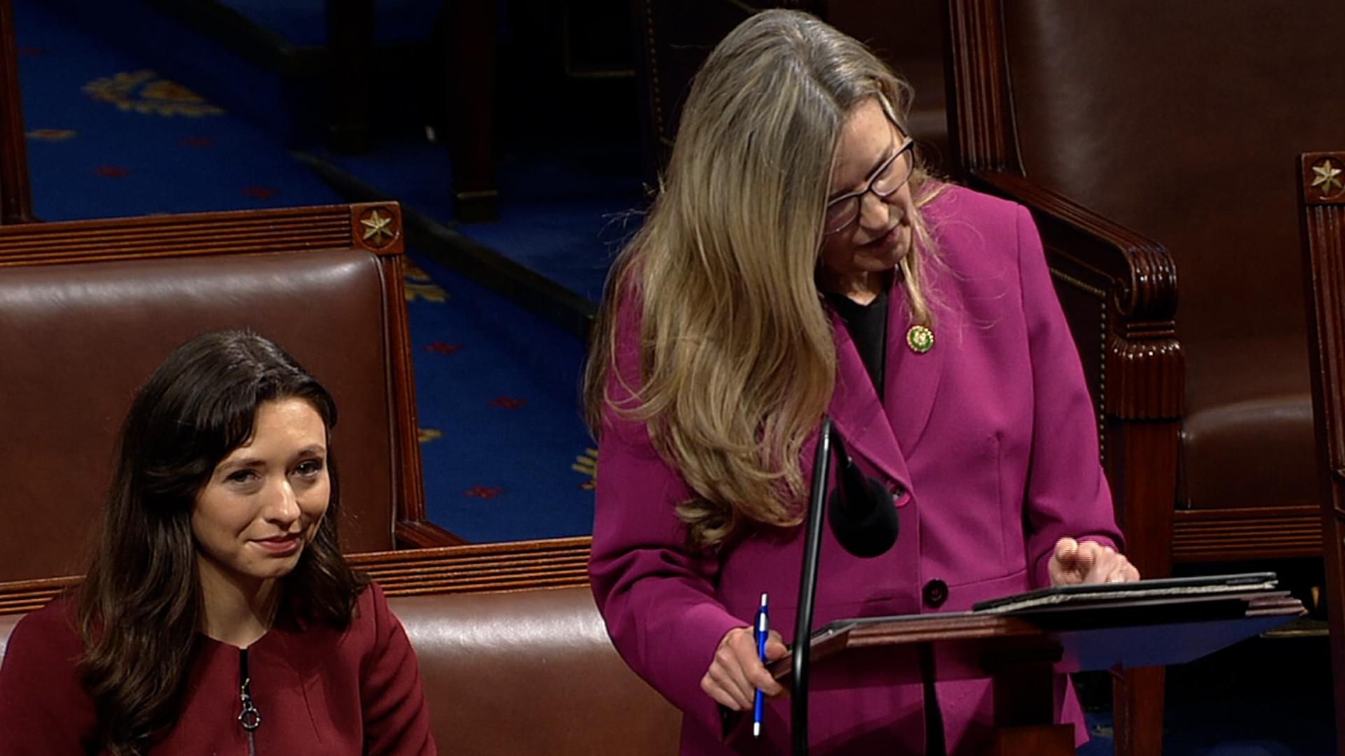 Rep. Jennifer Wexton delivers speech at Congress using AI during ...