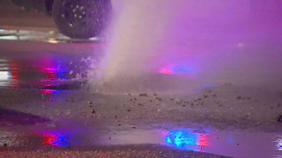 Water main break causes a gusher in Fort Worth street | wfaa.com