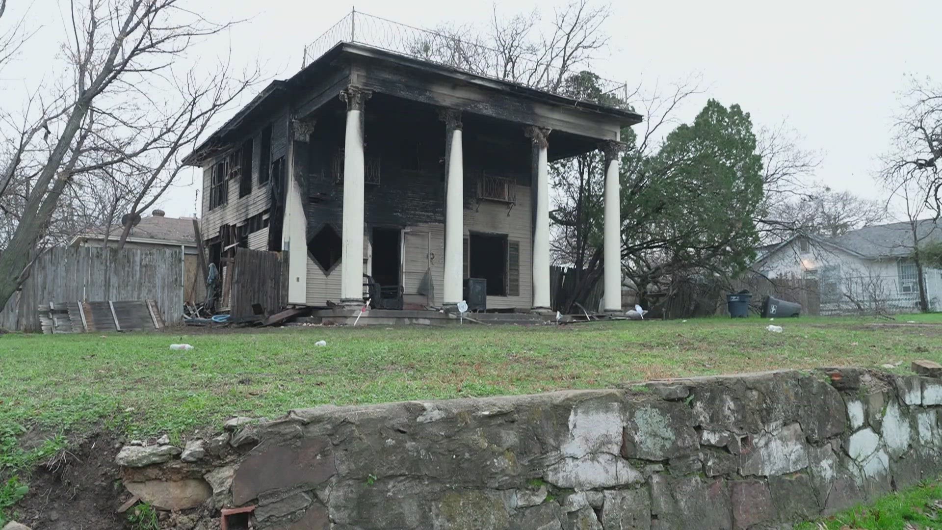 Fort Worth neighbor speaks on historic home damaged in overnight fire