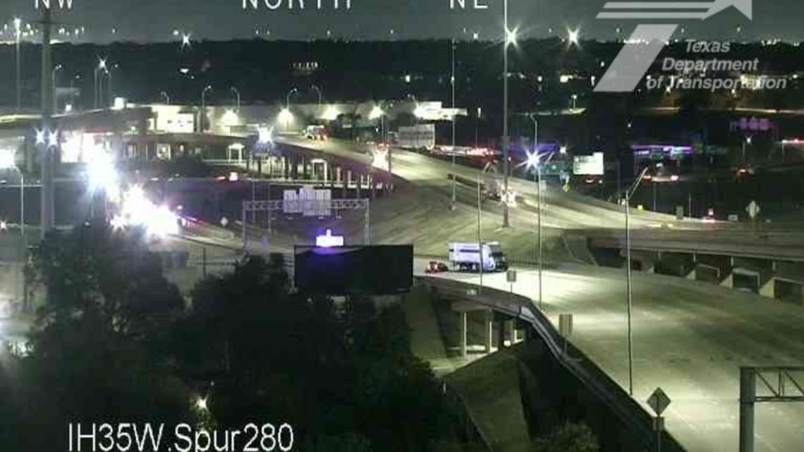 Crash closes all southbound lanes of I-35W near downtown Fort Worth ...