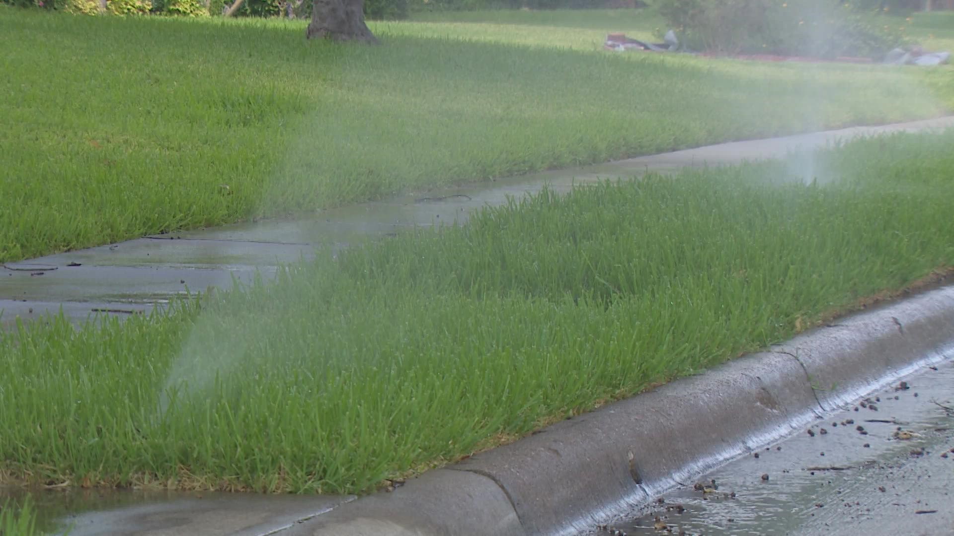 North Texans are struggling to keep their lawns, and themselves, hydrated amid a stretch of heat.