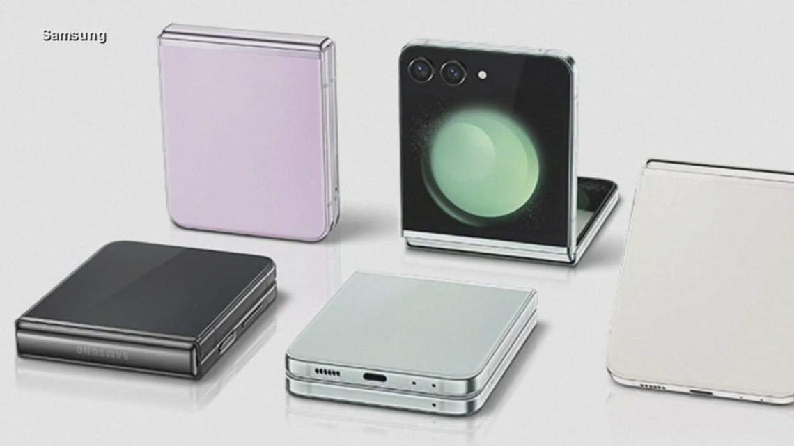 Samsung releasing two new flip phones