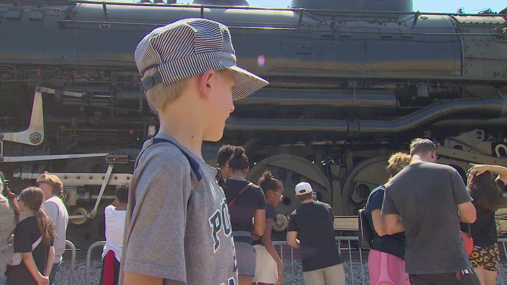 A 1.2-million-pound "Big Boy" locomotive returned Thursday to Fort Worth, delighting railfans who traveled from across the state to see the 83-year-old relic.