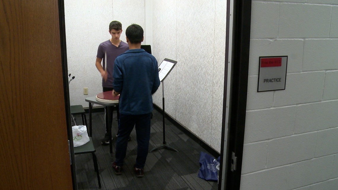 Texas high school band members go above and beyond