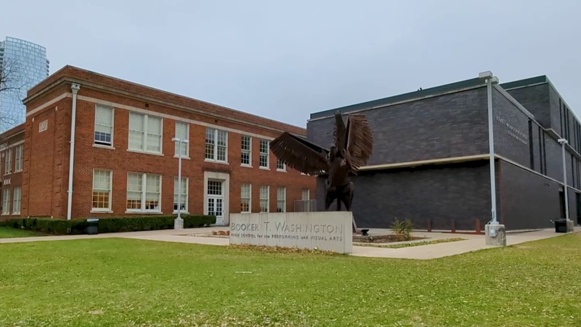 Two schools, one story: A century after Booker T. Washington High School opened, alumni celebrate their school's important place in Dallas history