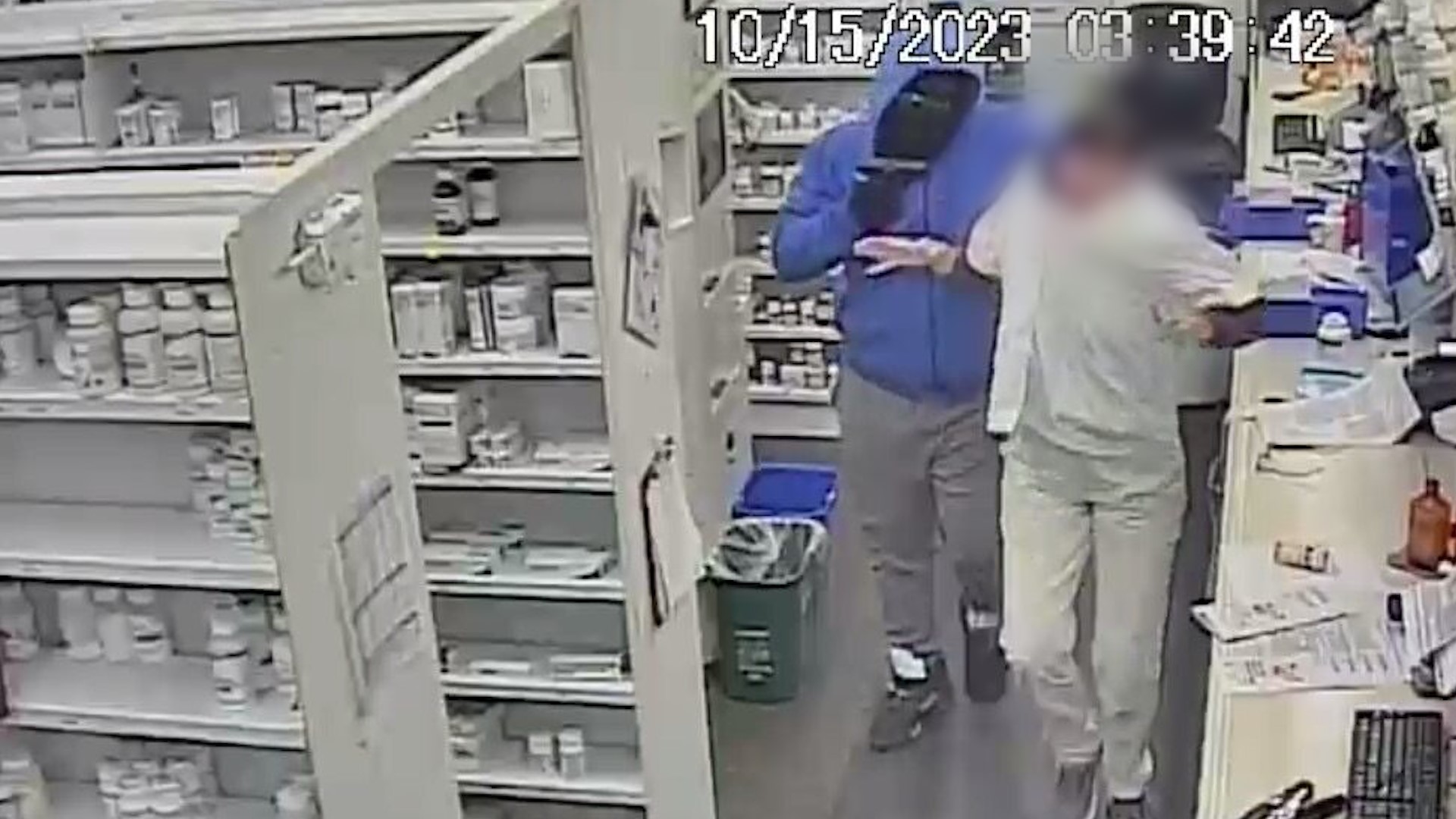 VIDEO: Texas pharmacist held at gunpoint as two suspects rob Walgreens ...