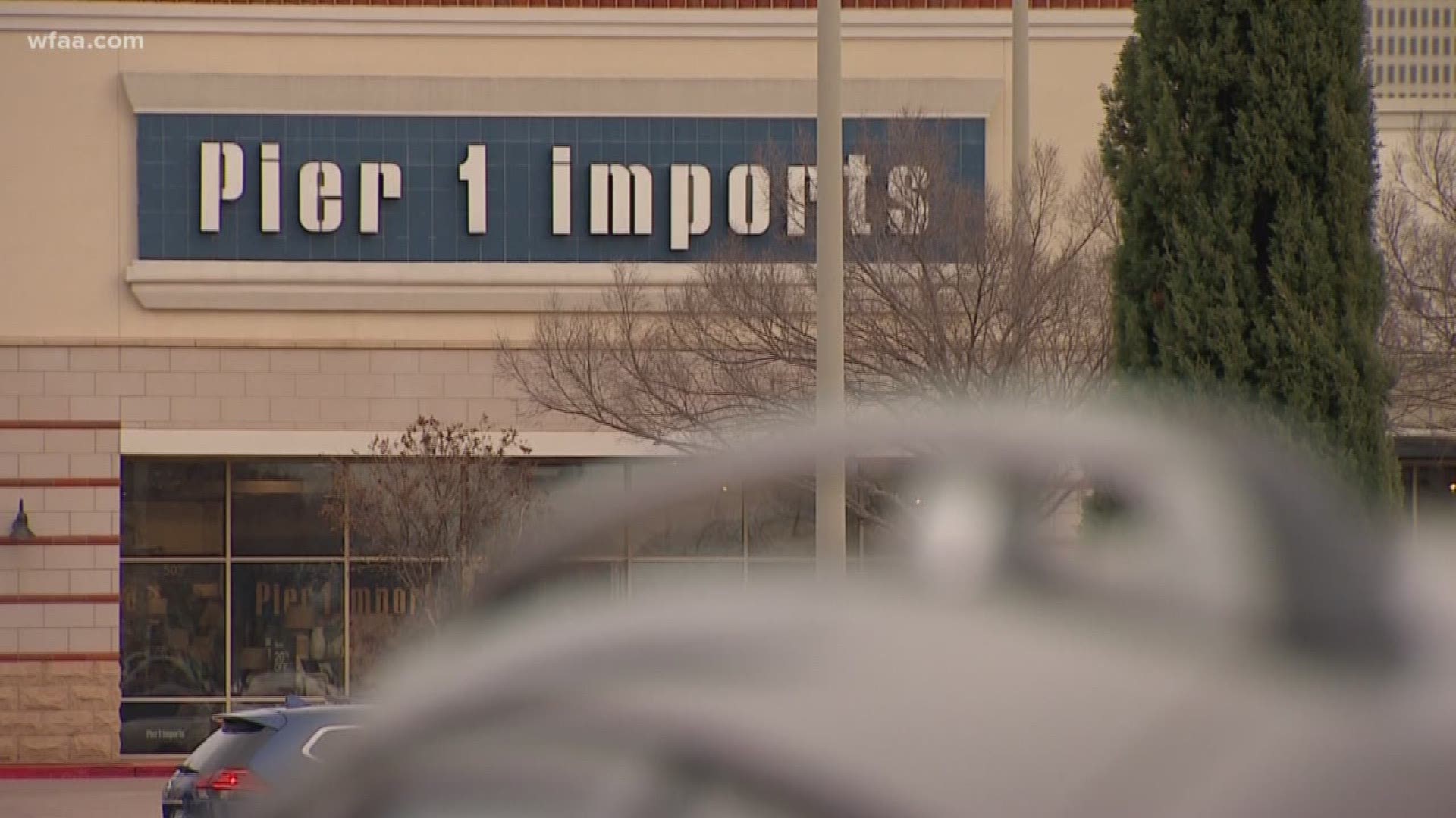 Pier 1 files for Ch. 11 bankruptcy as talks with potential buyers continue