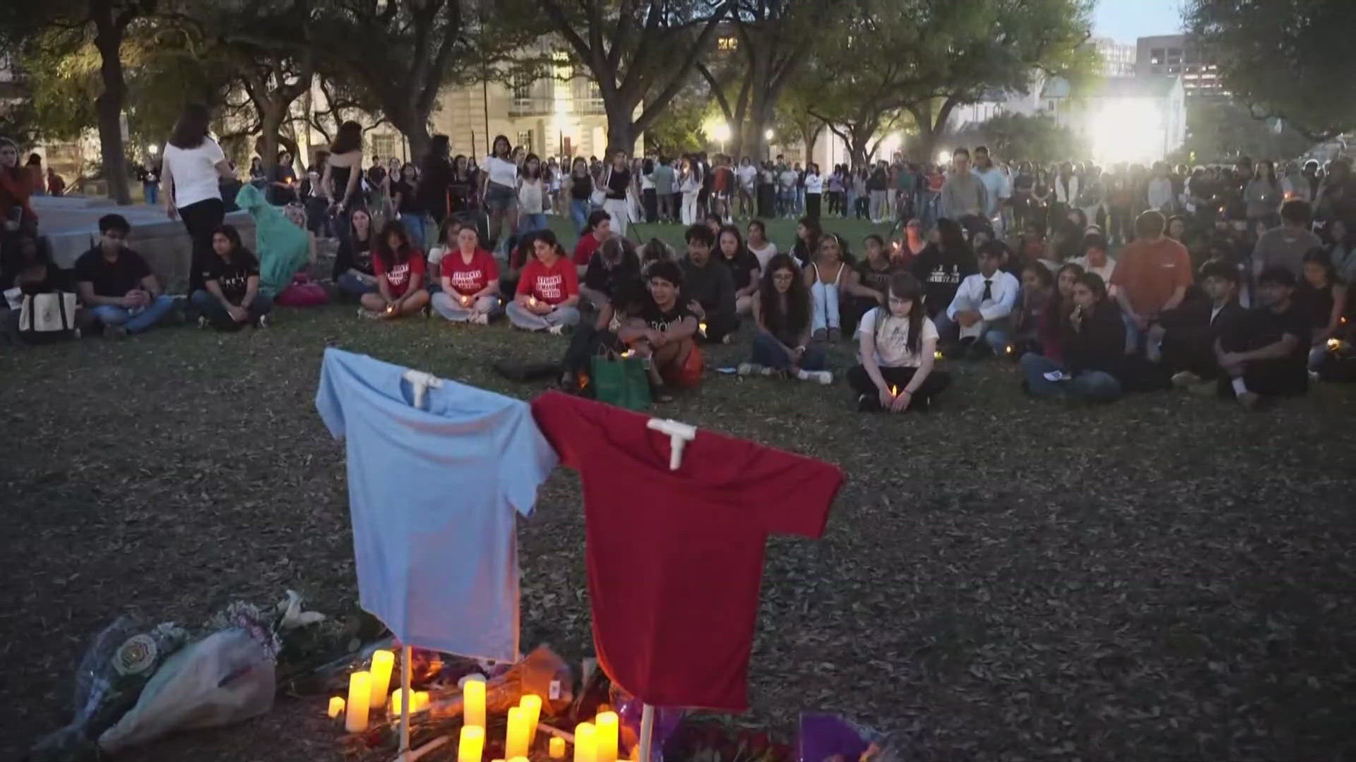 Candlelight vigil held at UT-Austin for victims of 6th Street shooting ...
