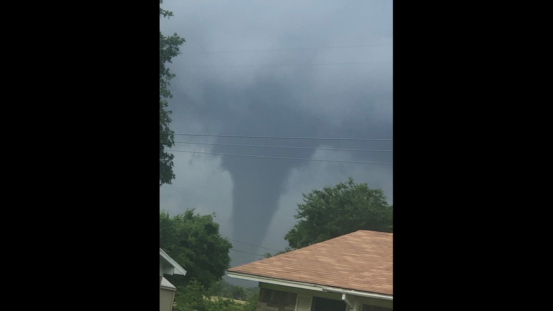 Possible tornado impacts 15 homes off of Cedar Creek Lake, destroys at