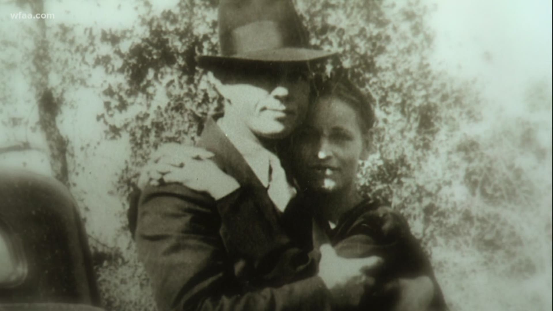 Should Bonnie and Clyde be buried next to each other? Their descendants hope so