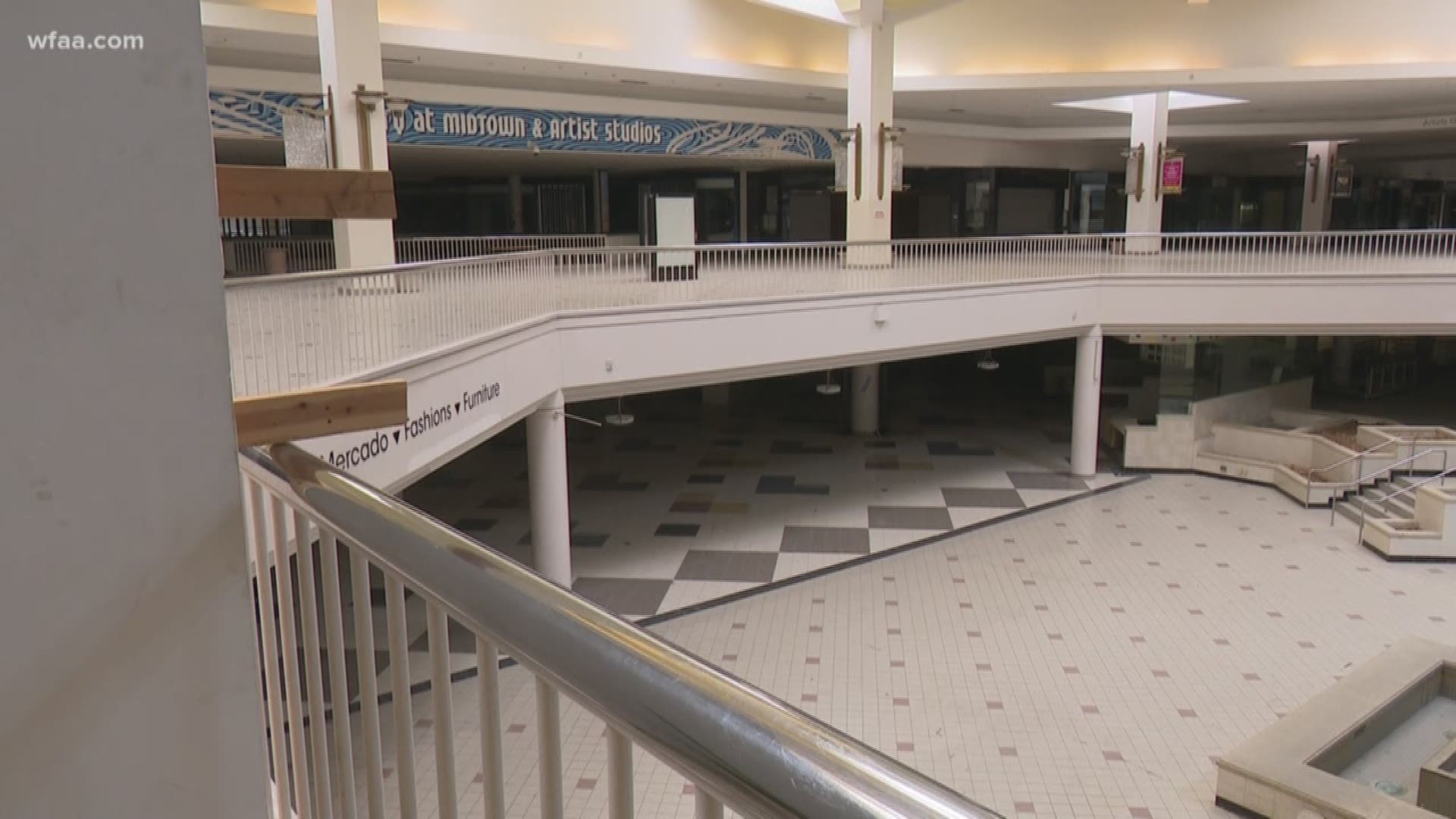 Valley View Mall is still alive — but barely.