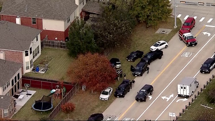 SWAT incident on Fannin Lane in Mansfield: 2 dead | wfaa.com