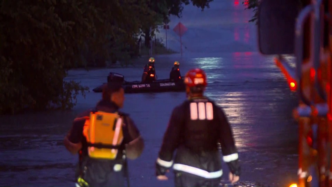 Arlington flooding: Man hospitalized after being pulled from car - Vimarsana News