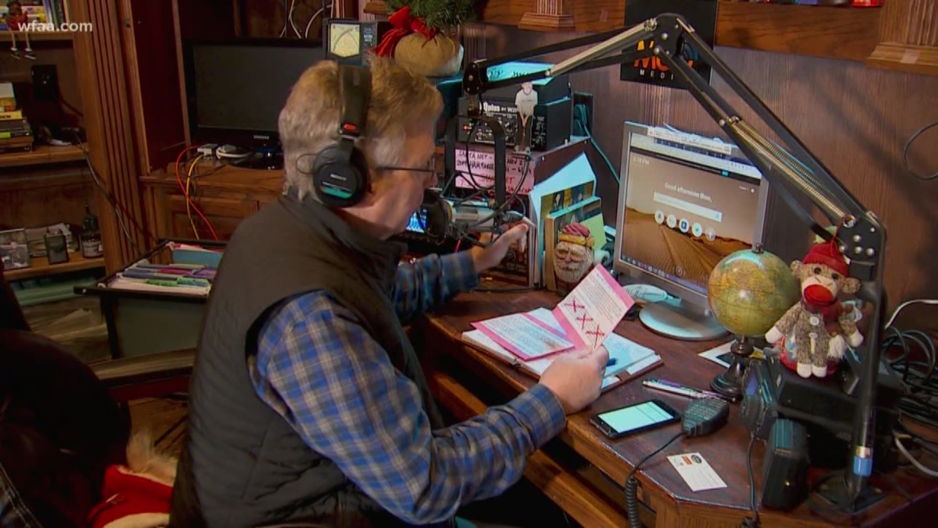 Denton man relays voice of Santa Claus to listeners on HAM radio