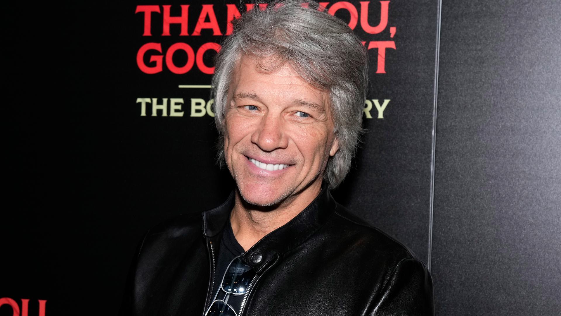 Bon Jovi frontman Jon Bon Jovi helped talk a distraught woman down from the ledge of a pedestrian bridge in Nashville, Tennessee.