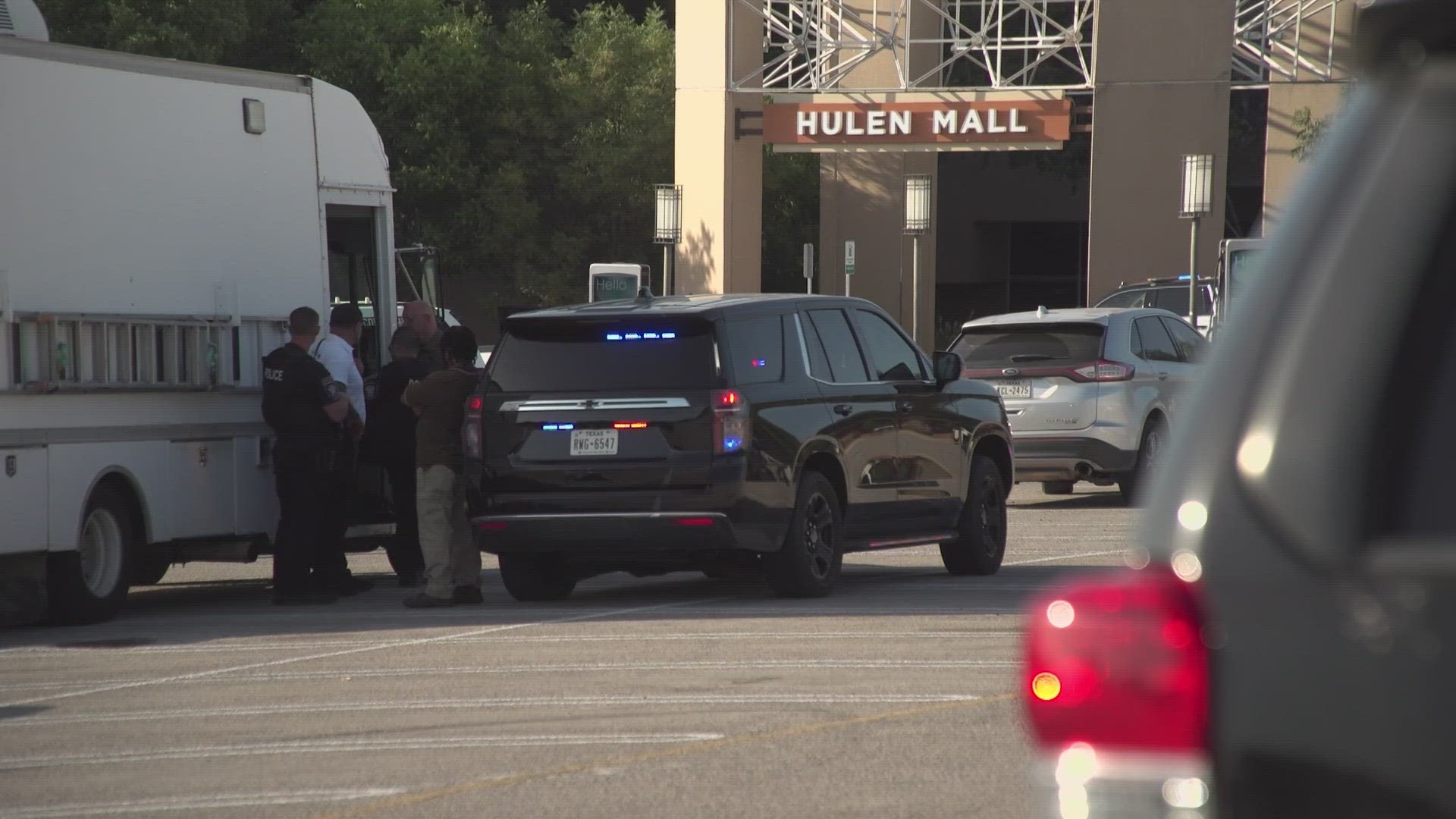 Hulen Mall: Fort Worth police find no sign of shooting, bomb | wfaa.com