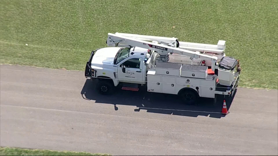 Man dead after being electrocuted near Benbrook Lake, officials say