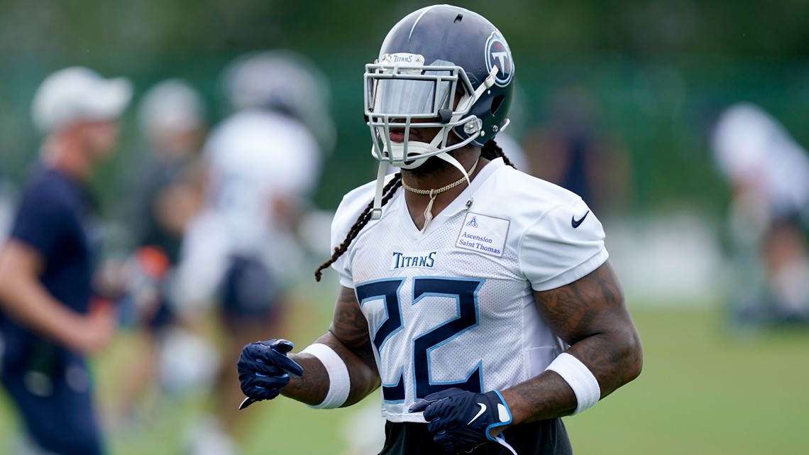 What Pros Wear: Derrick Henry's Nike Hyperstrong Arm Sleeves