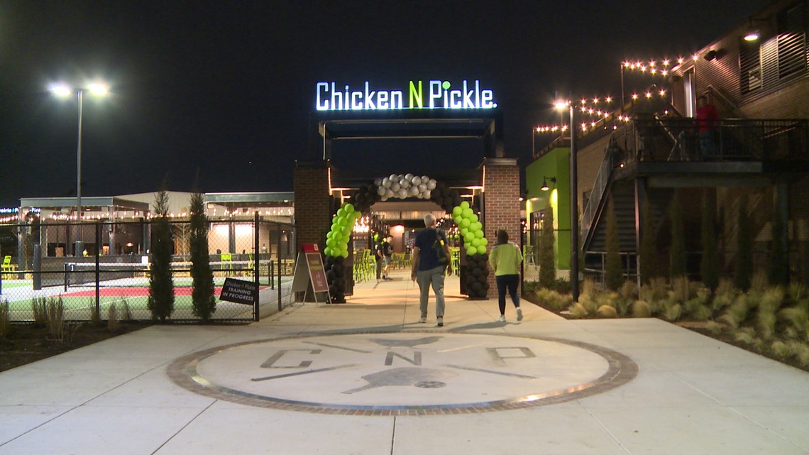 Chicken and pickle...ball? Grand Prairie's unique new restaurant | wfaa.com