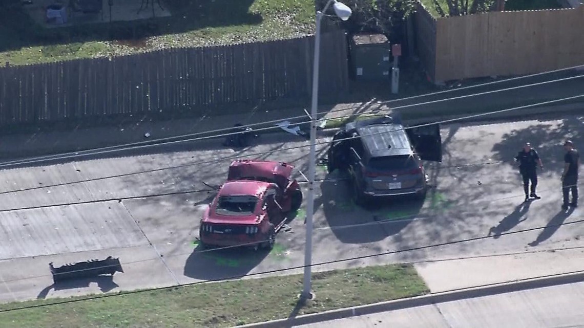 One person in critical condition after multiplevehicle crash in Rowlett