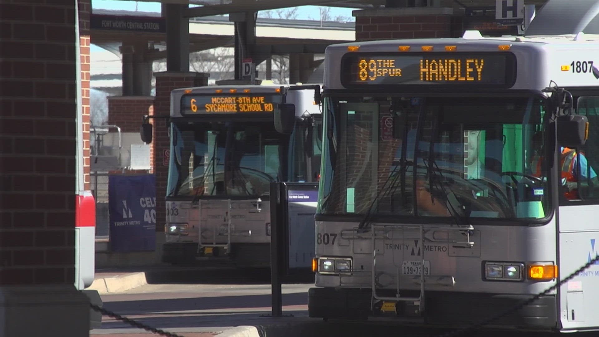 Despite Tarrant County commissioners' vote ending the election day partnership with Trinity Metro, the transportation authority will still offer voters free rides.