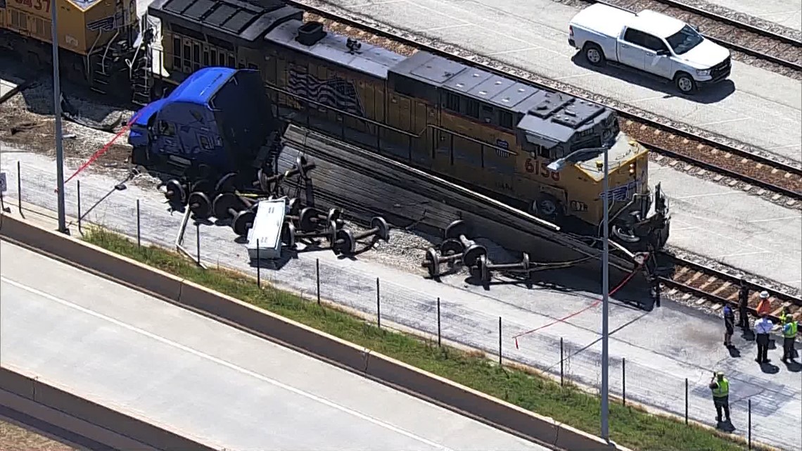 Accident between train and 18-wheeler in Fort Worth on Friday | wfaa.com