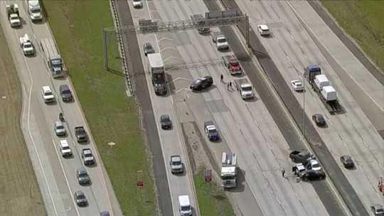Multi-car crash on I-35W leaves 1 dead in Fort Worth, police say | wfaa.com