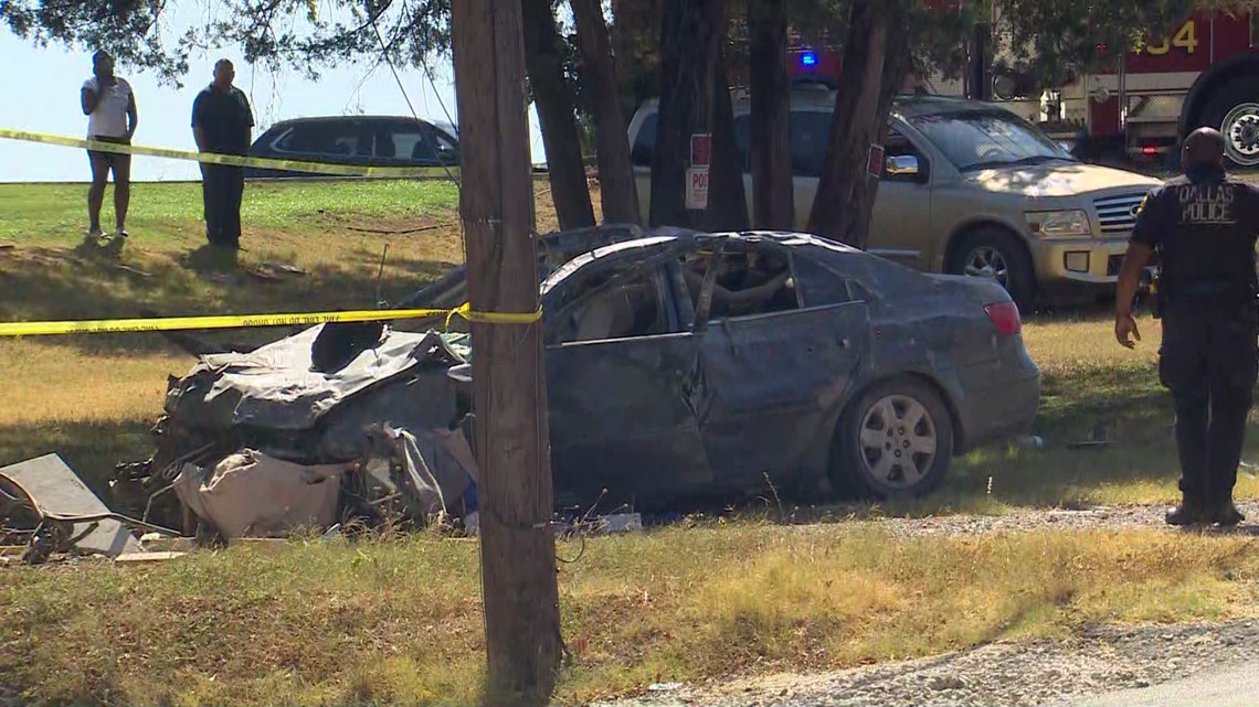 Houston crash: 1 dead, 1 injured after car crashes into tree on S