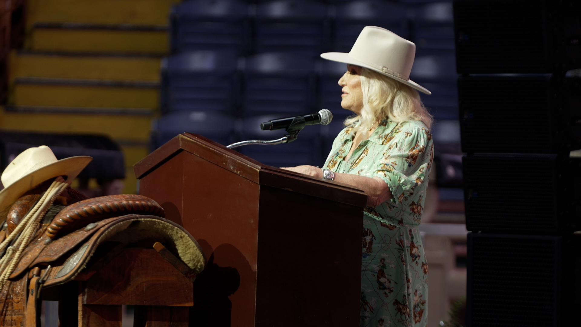 The country music legend paid tribute to rodeo legend Roy Cooper, who died in a house fire in April.