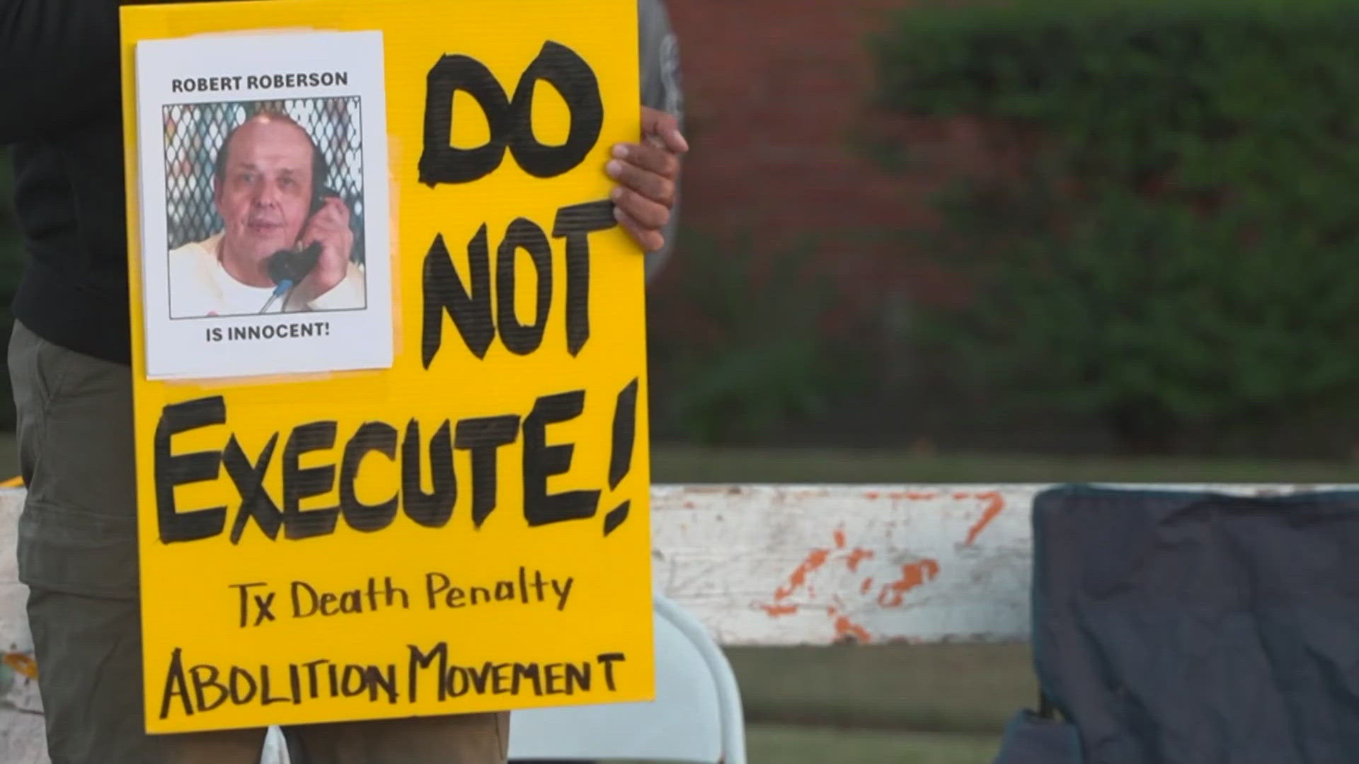 protestors-gather-ahead-of-robert-roberson-s-execution-wfaa