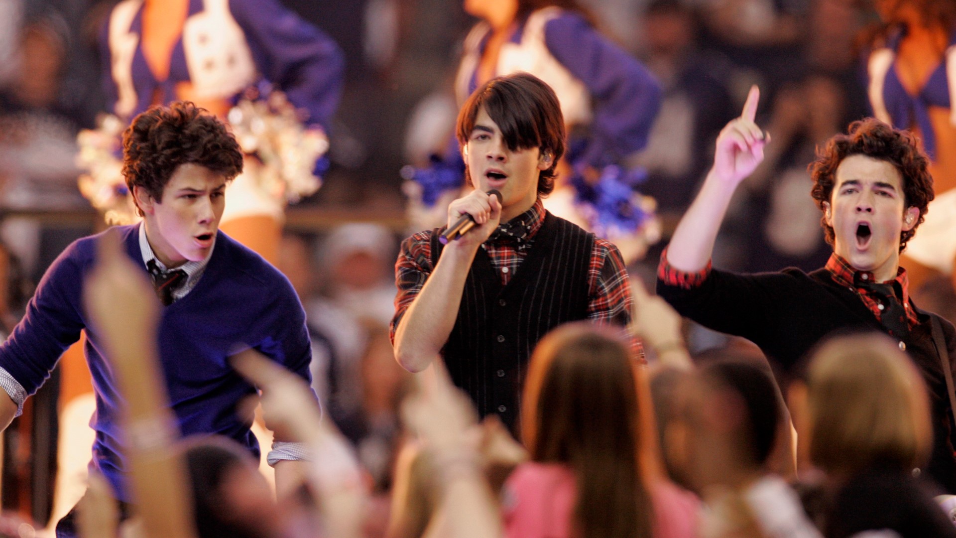 A look at the Cowboys Thanksgiving record by halftime show genre