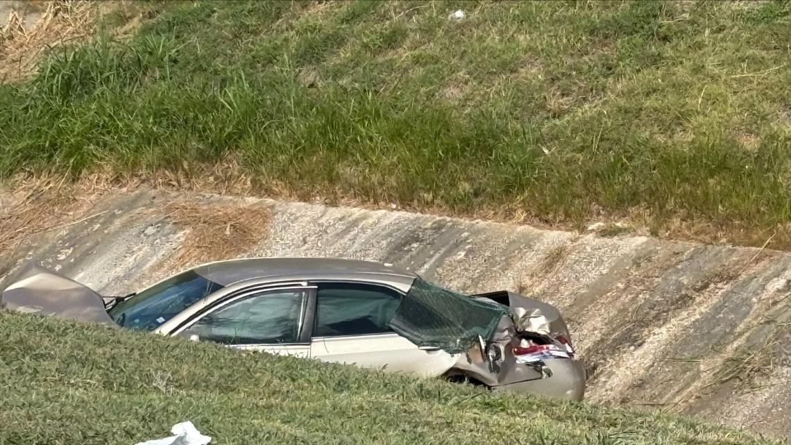 Arlington police officer, other driver hospitalized after crash, police say